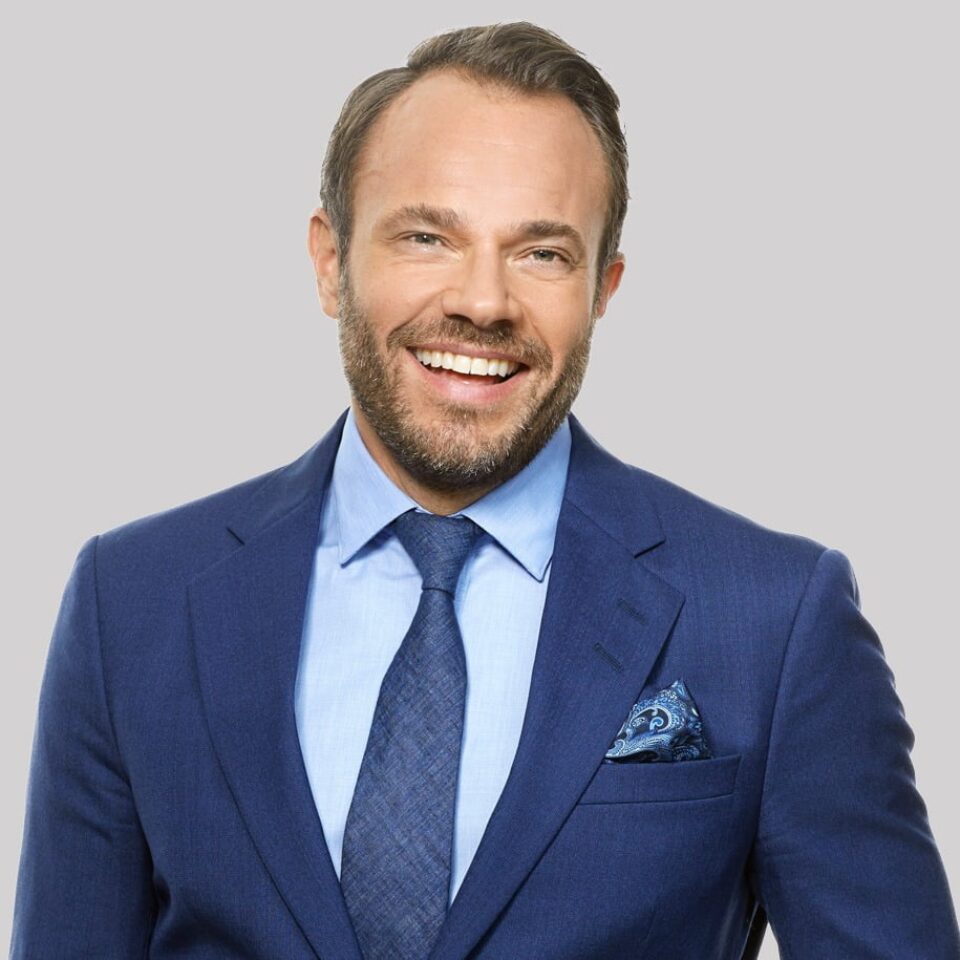 Boka David Hellenius här